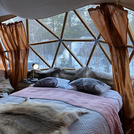 Aurora Igloo Fireplace-Heated Tents In A Secret Forest With Private Jacuzzi And Shared Sauna Bathroom And Dog Friendly Rovaniemi Esterno foto