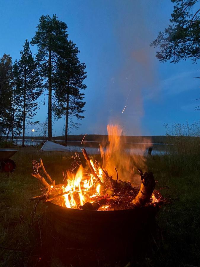Aurora Igloo Fireplace-Heated Tents In A Secret Forest With Private Jacuzzi And Shared Sauna Bathroom And Dog Friendly Rovaniemi Esterno foto