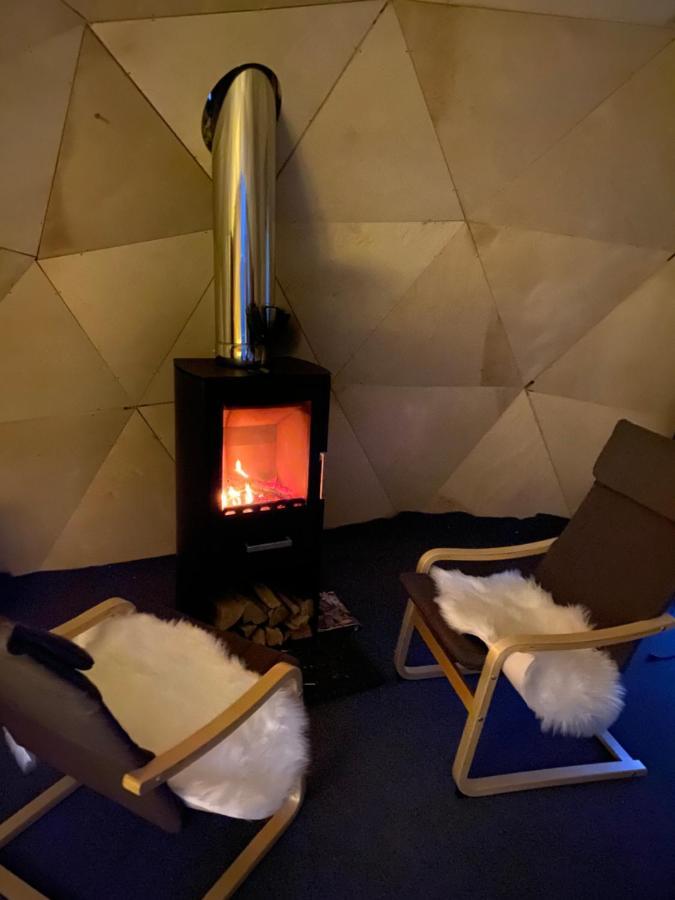 Aurora Igloo Fireplace-Heated Tents In A Secret Forest With Private Jacuzzi And Shared Sauna Bathroom And Dog Friendly Rovaniemi Esterno foto