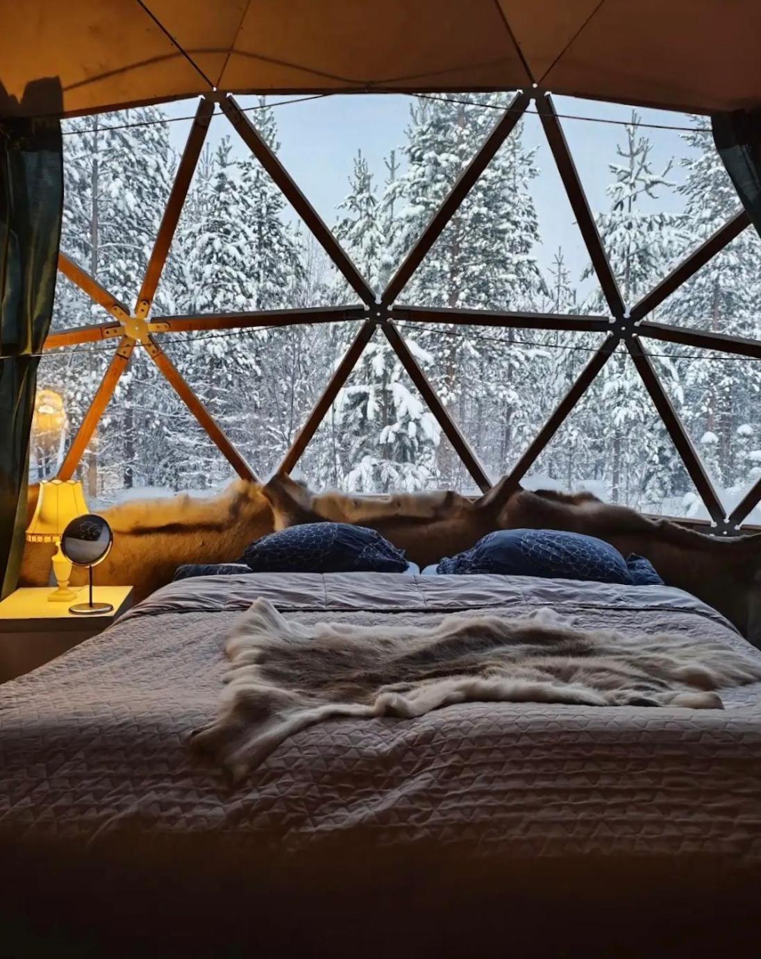 Aurora Igloo Fireplace-Heated Tents In A Secret Forest With Private Jacuzzi And Shared Sauna Bathroom And Dog Friendly Rovaniemi Esterno foto