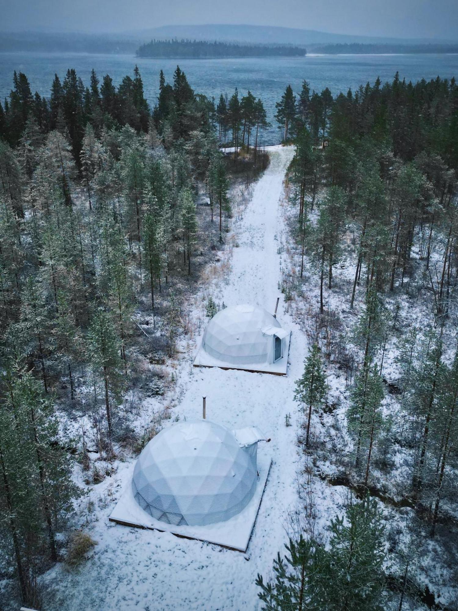 Aurora Igloo Fireplace-Heated Tents In A Secret Forest With Private Jacuzzi And Shared Sauna Bathroom And Dog Friendly Rovaniemi Esterno foto