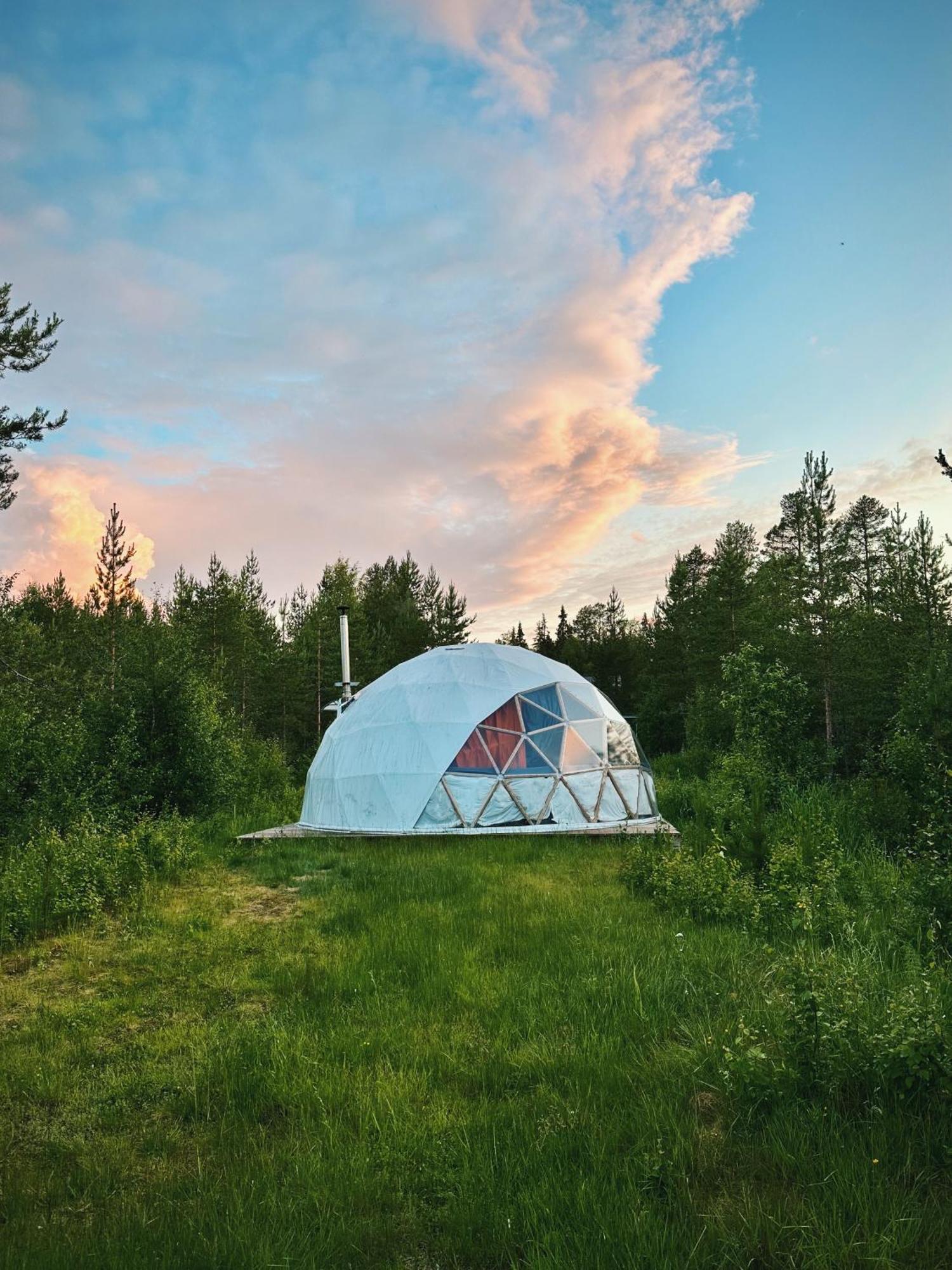 Aurora Igloo Fireplace-Heated Tents In A Secret Forest With Private Jacuzzi And Shared Sauna Bathroom And Dog Friendly Rovaniemi Esterno foto