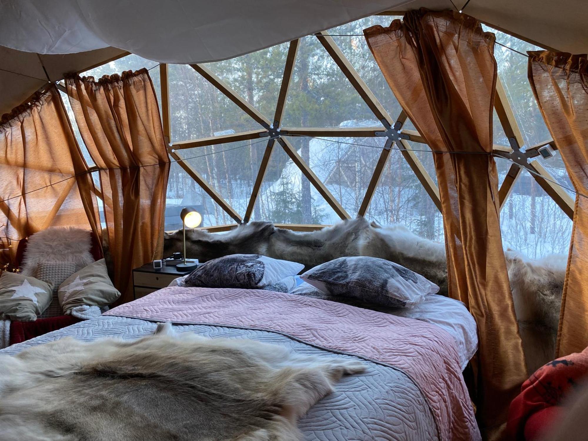 Aurora Igloo Fireplace-Heated Tents In A Secret Forest With Private Jacuzzi And Shared Sauna Bathroom And Dog Friendly Rovaniemi Esterno foto