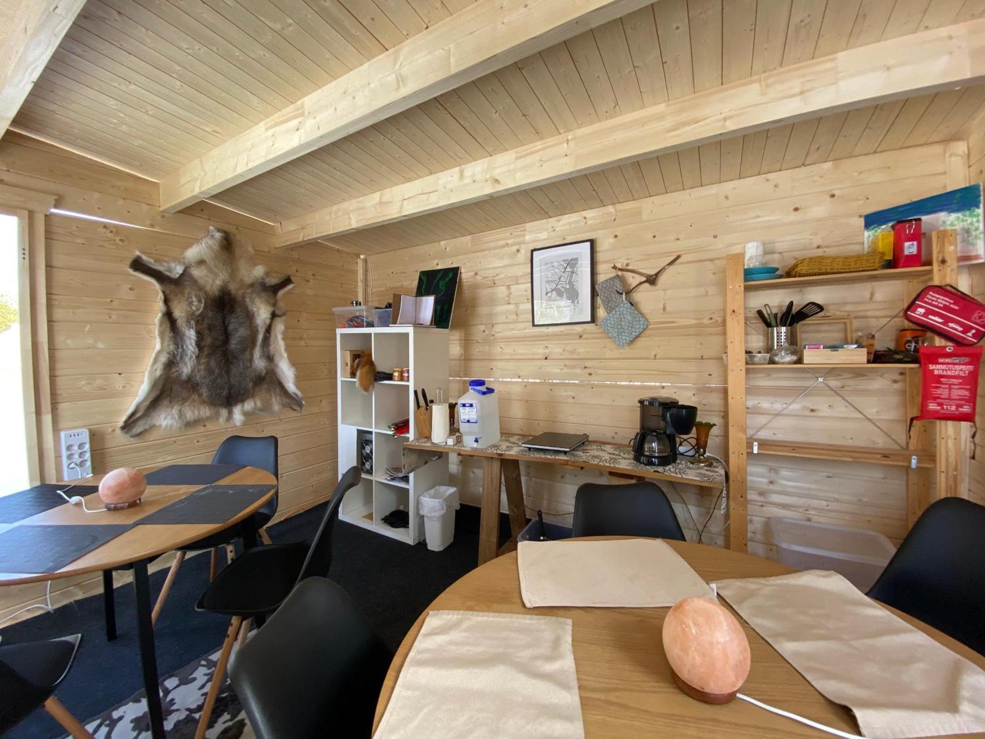 Aurora Igloo Fireplace-Heated Tents In A Secret Forest With Private Jacuzzi And Shared Sauna Bathroom And Dog Friendly Rovaniemi Esterno foto